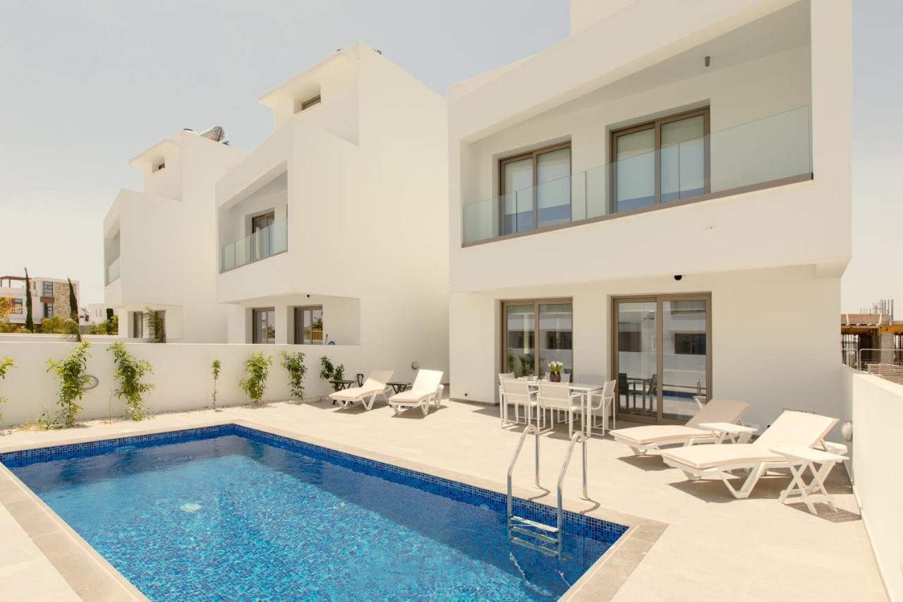 Livadhia Palm Tree Villas מראה חיצוני תמונה