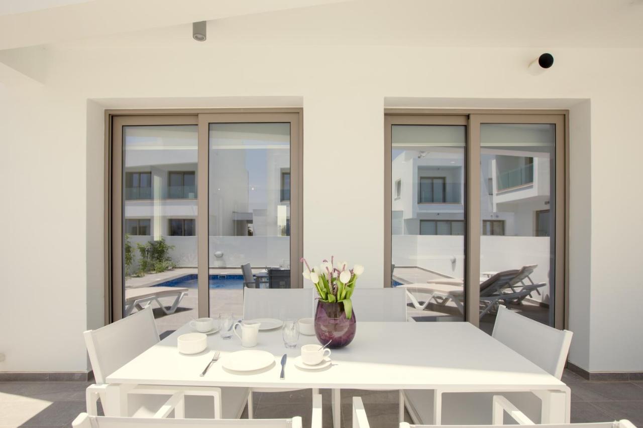 Livadhia Palm Tree Villas מראה חיצוני תמונה