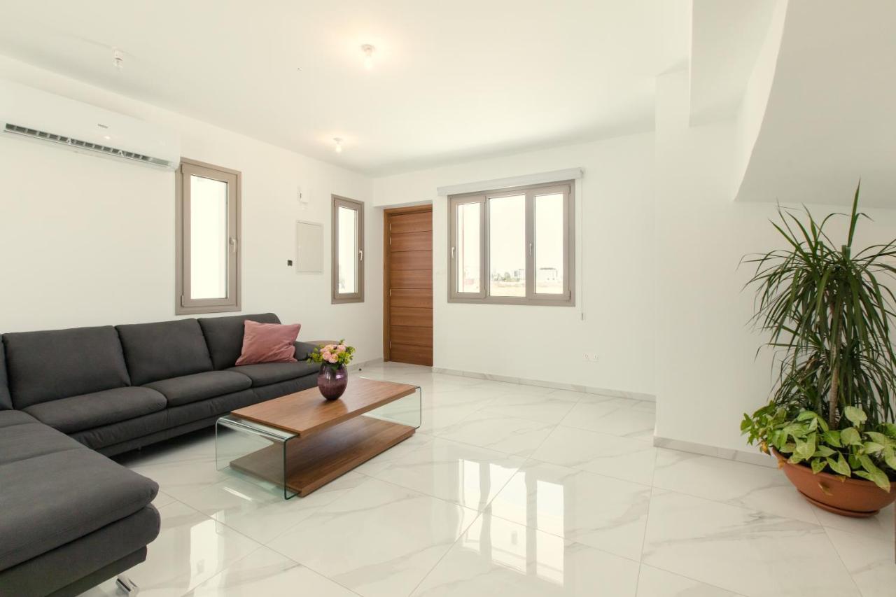 Livadhia Palm Tree Villas מראה חיצוני תמונה