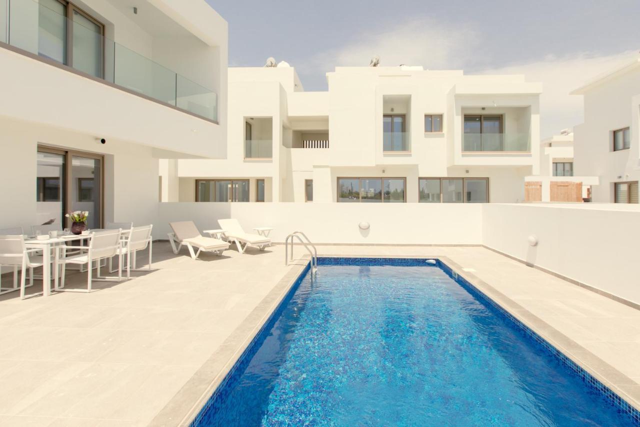 Livadhia Palm Tree Villas מראה חיצוני תמונה